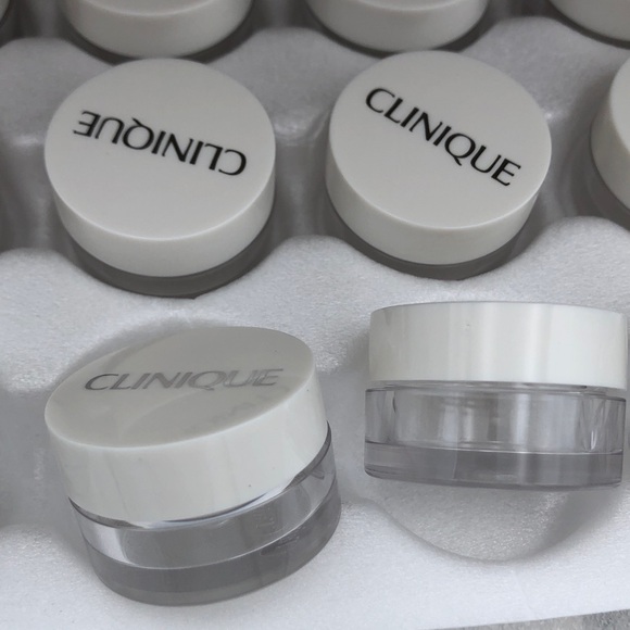 Clinique White Sample Jars Collection box of 50 jars - Picture 2 of 6